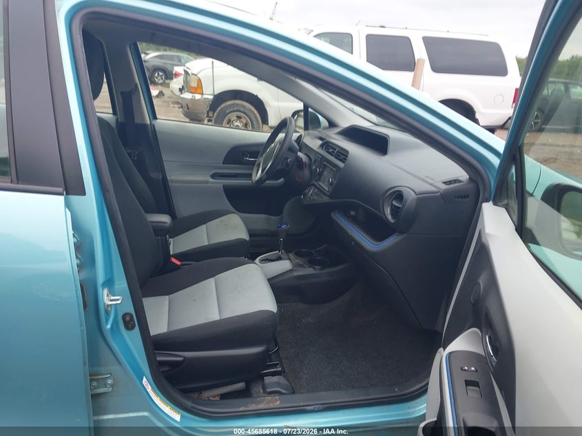 2013 TOYOTA PRIUS C auction photo 5