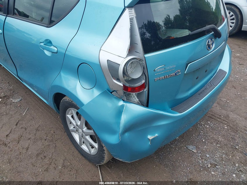 2013 TOYOTA PRIUS C auction photo 6