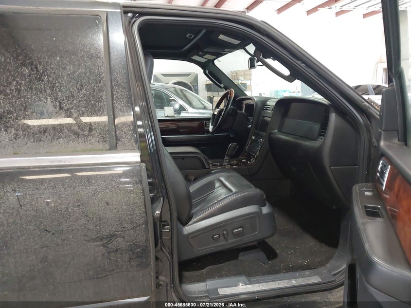 2015 LINCOLN NAVIGATOR L auction photo 5