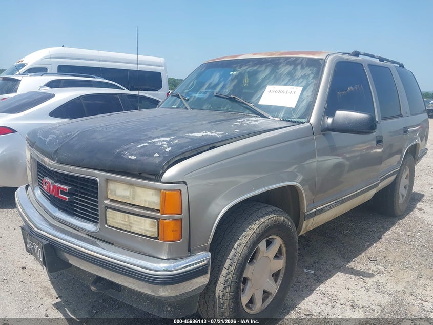 1999 GMC YUKON auction photo 2