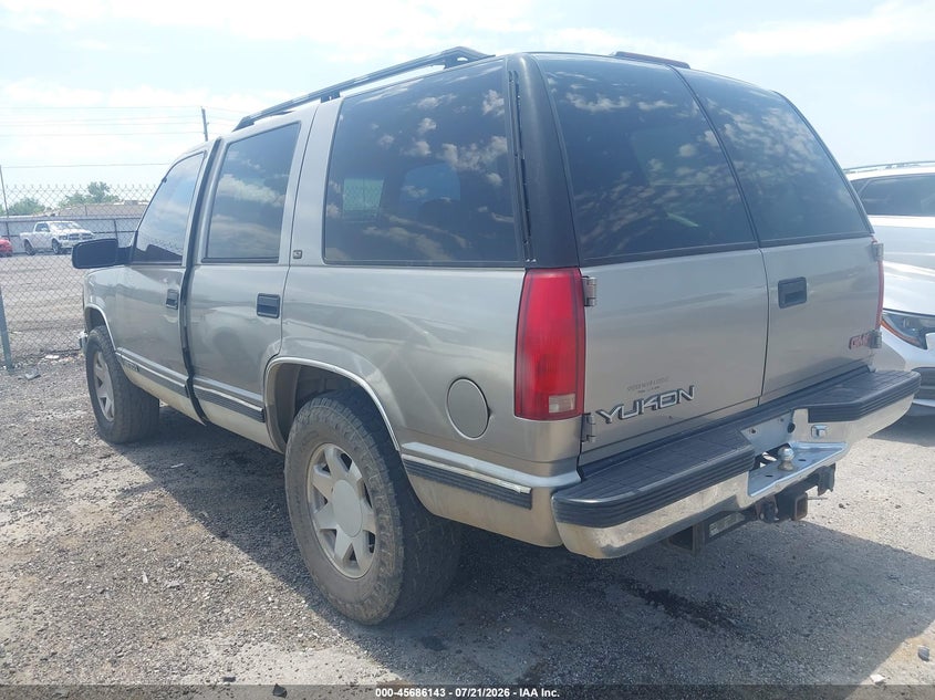 1999 GMC YUKON auction photo 3