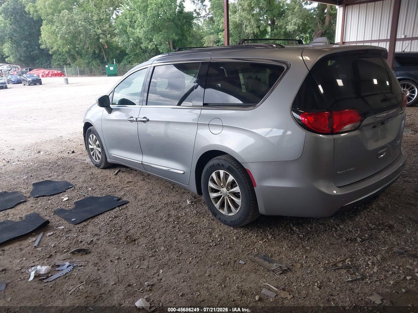 2019 CHRYSLER PACIFICA auction photo 3