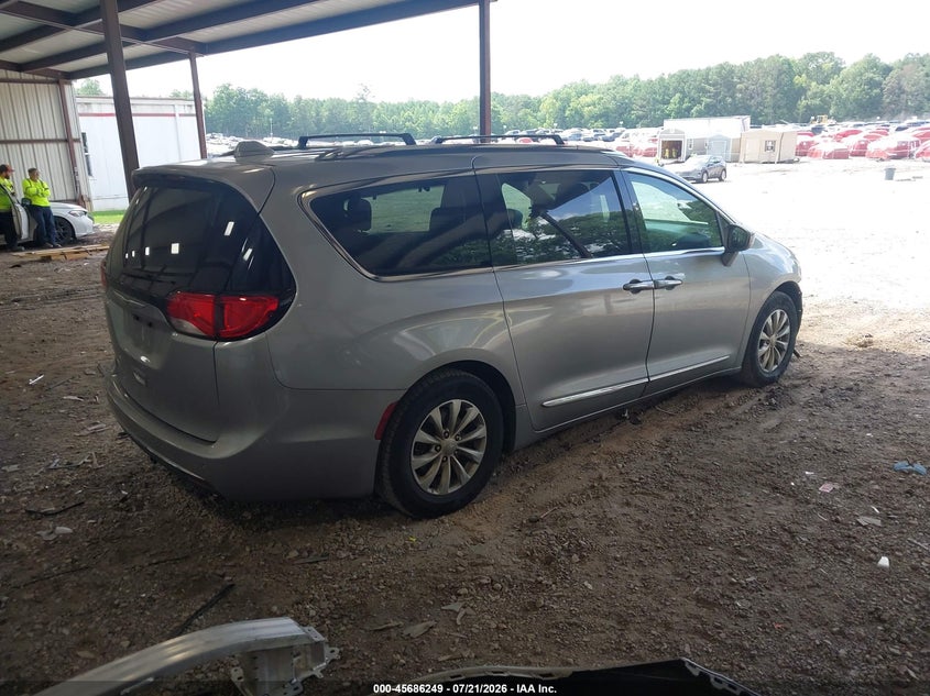 2019 CHRYSLER PACIFICA auction photo 4
