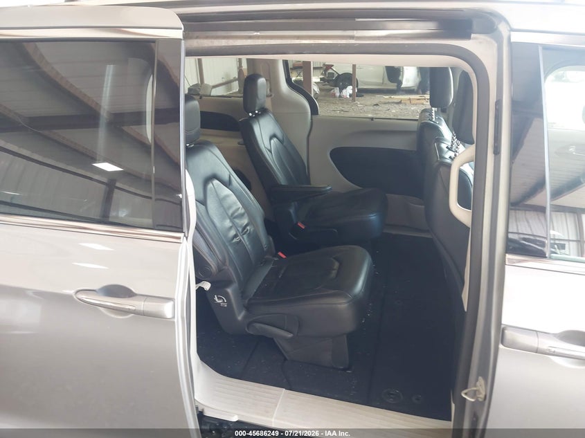 2019 CHRYSLER PACIFICA auction photo 8