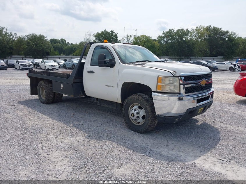 2013 CHEVROLET SILVERADO 3500HD CHASSIS auction photo 2