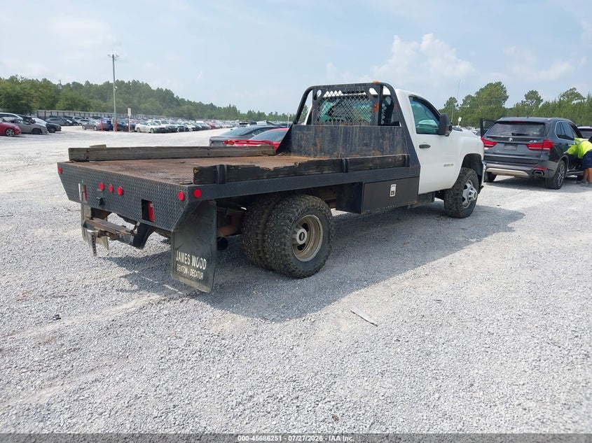 2013 CHEVROLET SILVERADO 3500HD CHASSIS auction photo 3