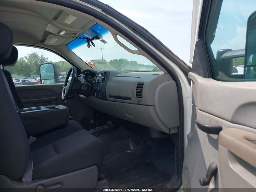 2013 CHEVROLET SILVERADO 3500HD CHASSIS auction photo 5
