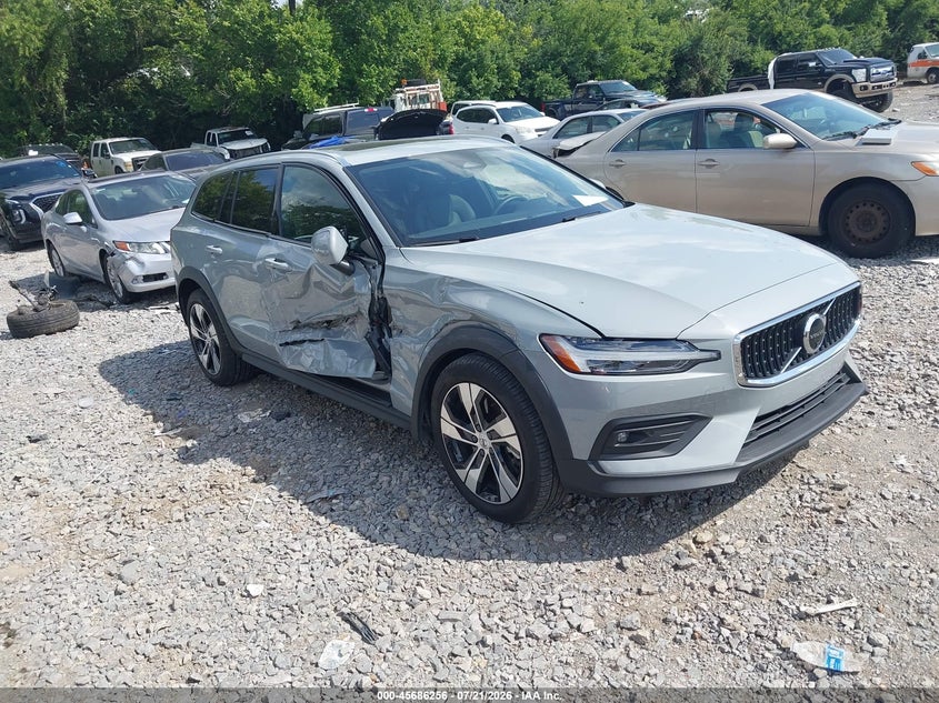 2025 VOLVO V60 CROSS COUNTRY auction photo 1