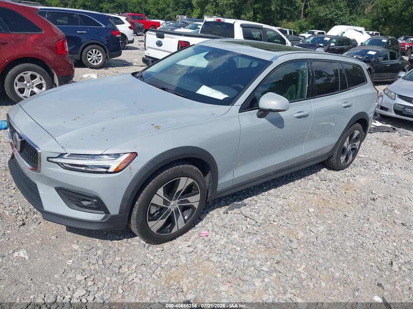2025 VOLVO V60 CROSS COUNTRY auction photo 2