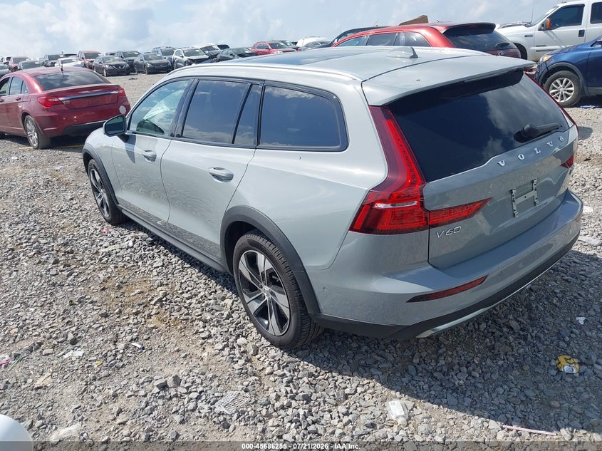 2025 VOLVO V60 CROSS COUNTRY auction photo 3