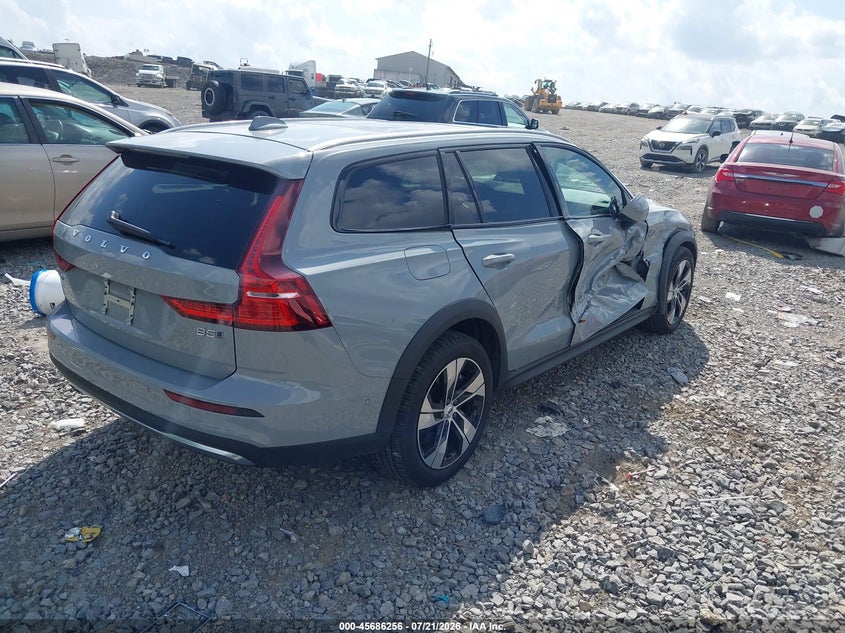2025 VOLVO V60 CROSS COUNTRY auction photo 4
