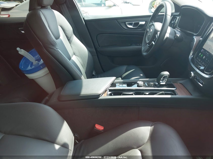 2025 VOLVO V60 CROSS COUNTRY auction photo 5