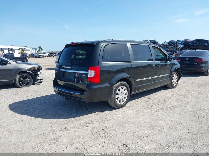 2014 CHRYSLER TOWN & COUNTRY auction photo 4