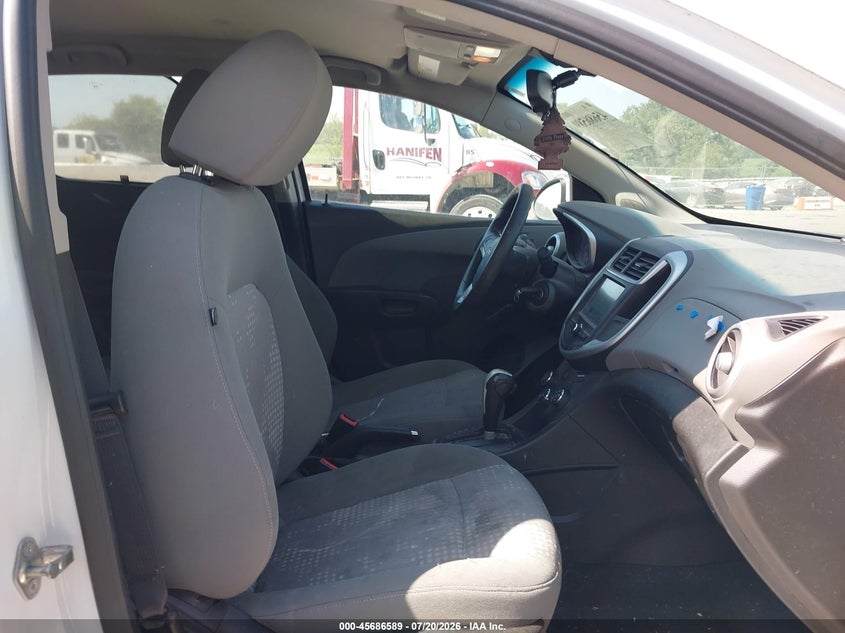 2017 CHEVROLET SONIC auction photo 5