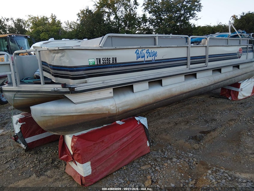 1992 SUNTRACKER PONTOON auction photo 2