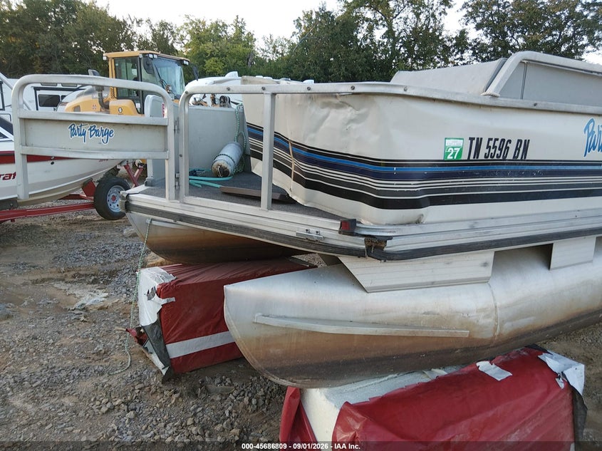 1992 SUNTRACKER PONTOON auction photo 6