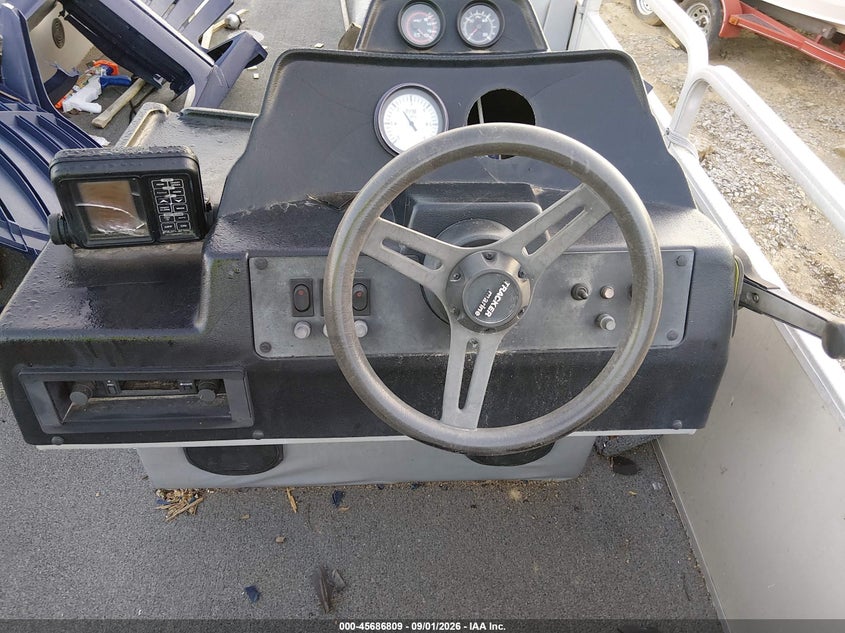 1992 SUNTRACKER PONTOON auction photo 7