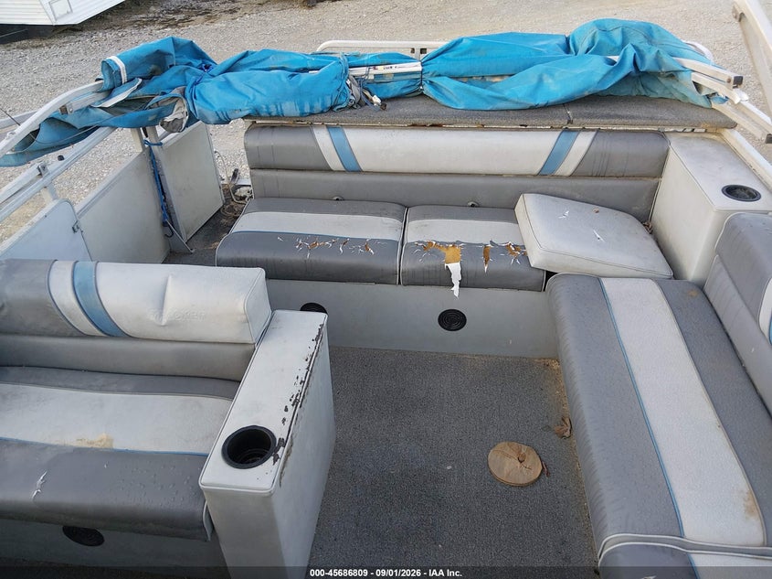 1992 SUNTRACKER PONTOON auction photo 8