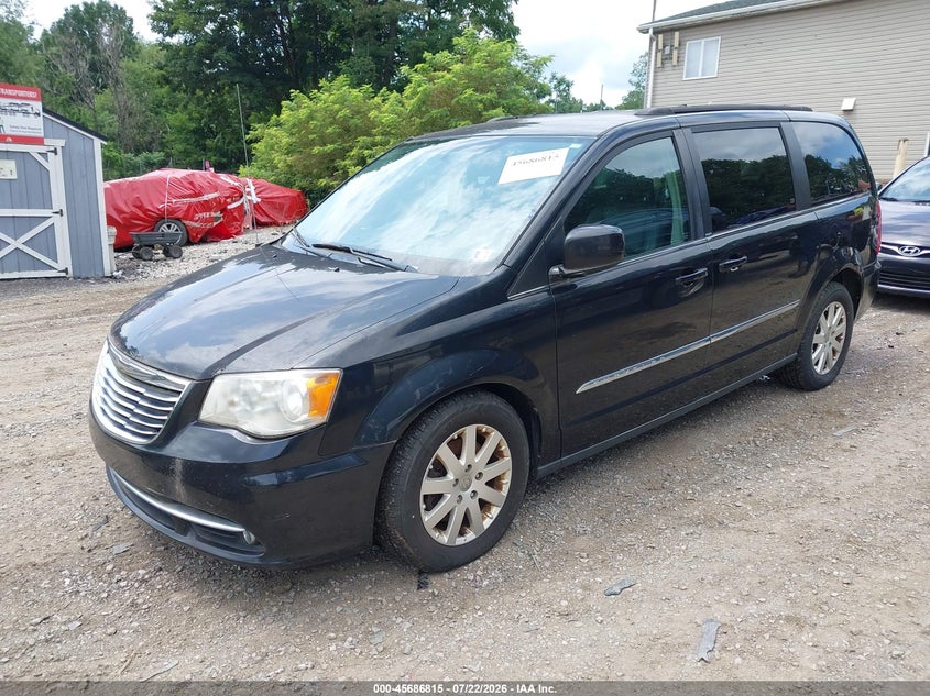 2013 CHRYSLER TOWN & COUNTRY auction photo 2
