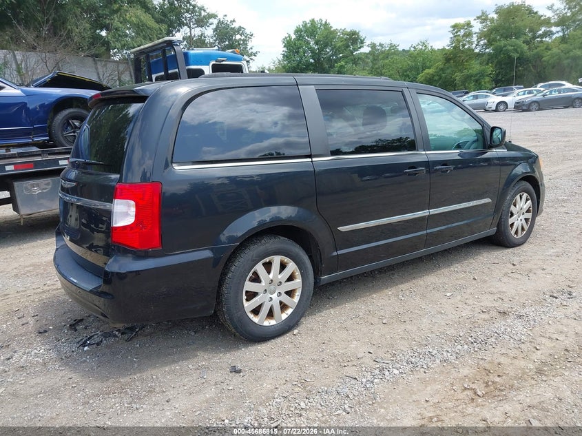 2013 CHRYSLER TOWN & COUNTRY auction photo 4