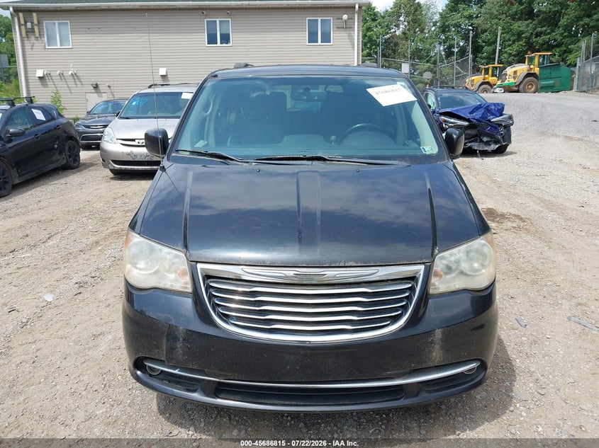 2013 CHRYSLER TOWN & COUNTRY auction photo 6
