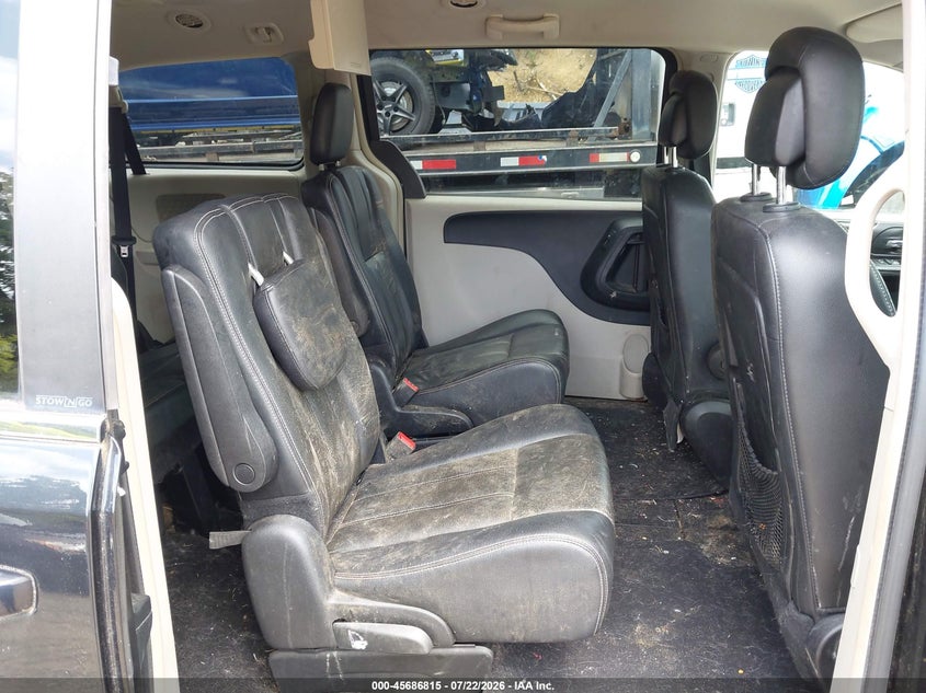 2013 CHRYSLER TOWN & COUNTRY auction photo 8