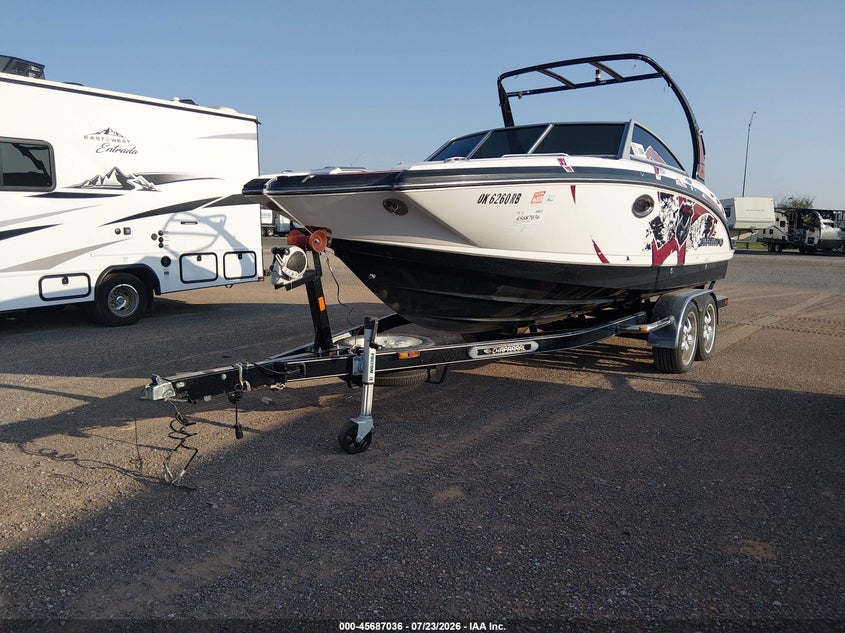 2013 CHAPARRAL 24' auction photo 1