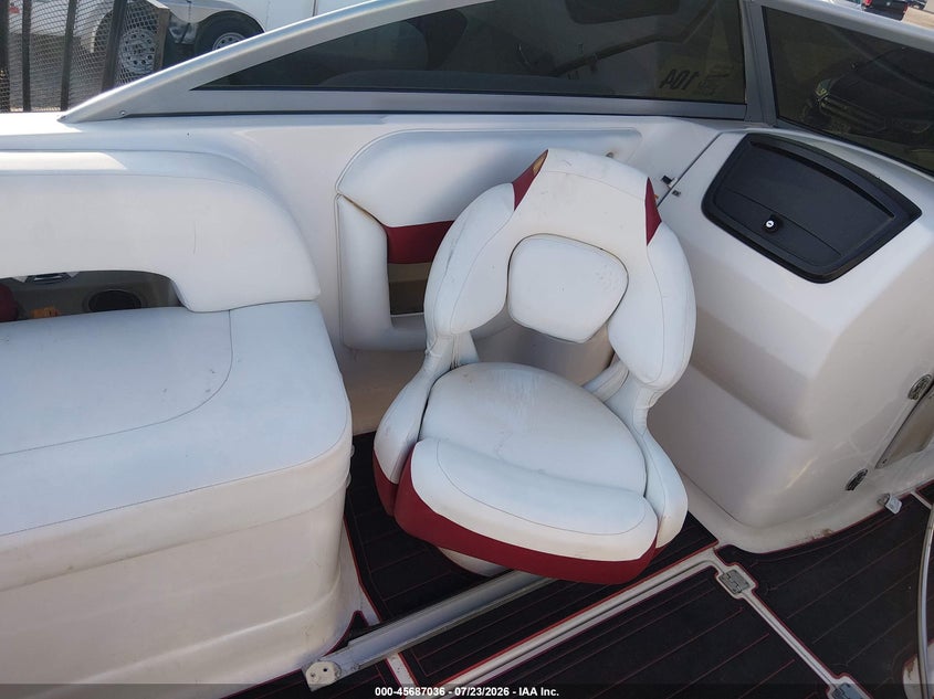 2013 CHAPARRAL 24' auction photo 5