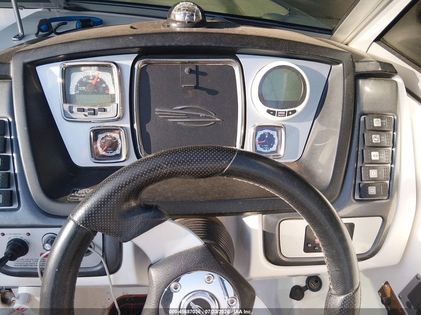 2013 CHAPARRAL 24' auction photo 7