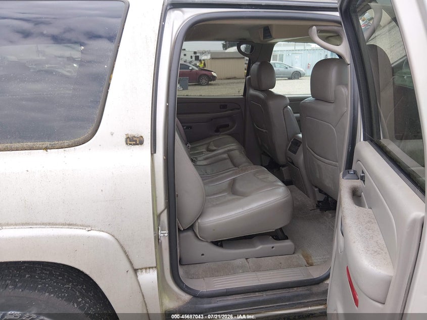 2004 CHEVROLET SUBURBAN 1500 auction photo 8