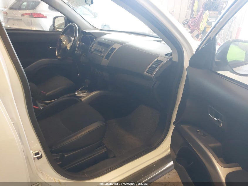 2011 MITSUBISHI OUTLANDER auction photo 5