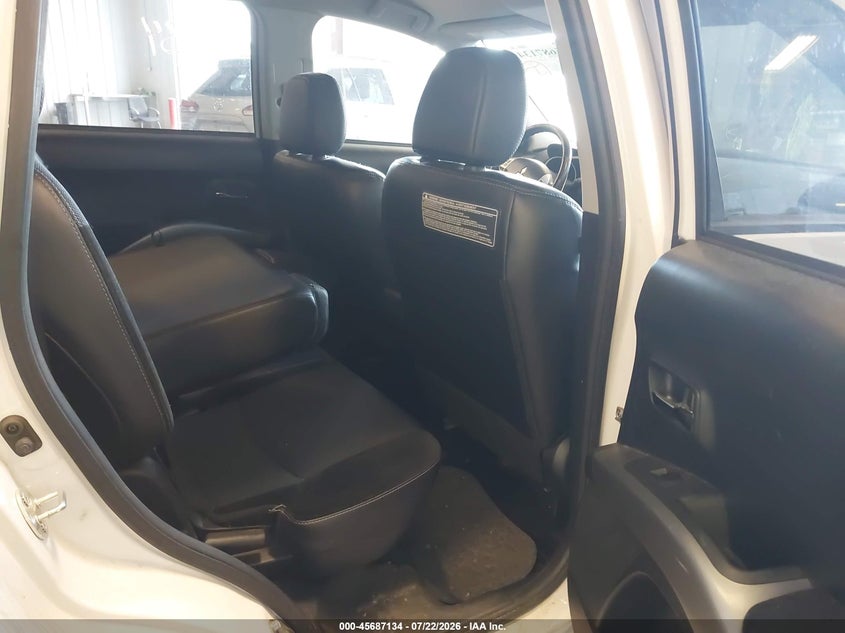 2011 MITSUBISHI OUTLANDER auction photo 8