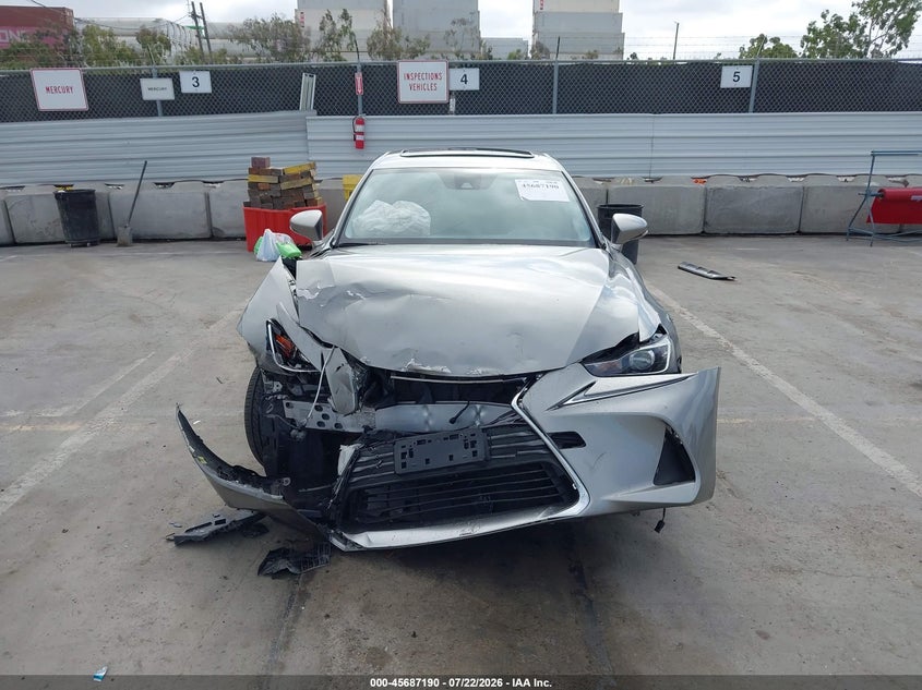 2018 LEXUS IS 300 · Фото 13