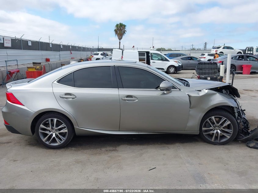2018 LEXUS IS 300 · Фото 14