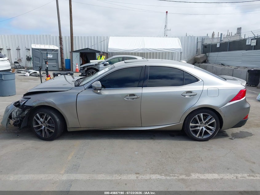 2018 LEXUS IS 300 · Фото 15