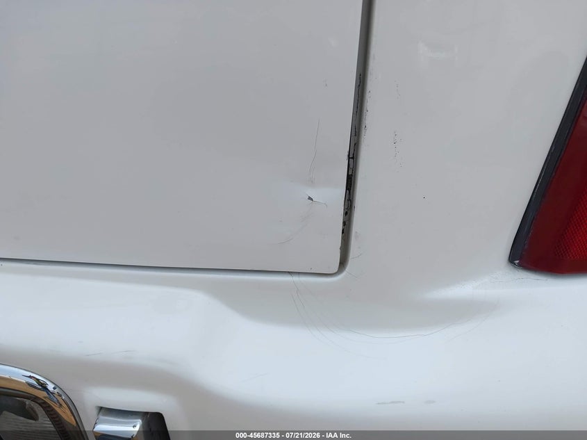 2005 CADILLAC DEVILLE PROFESSIONAL auction photo 6