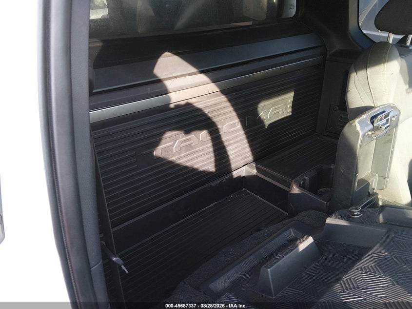 2024 TOYOTA TACOMA auction photo 8