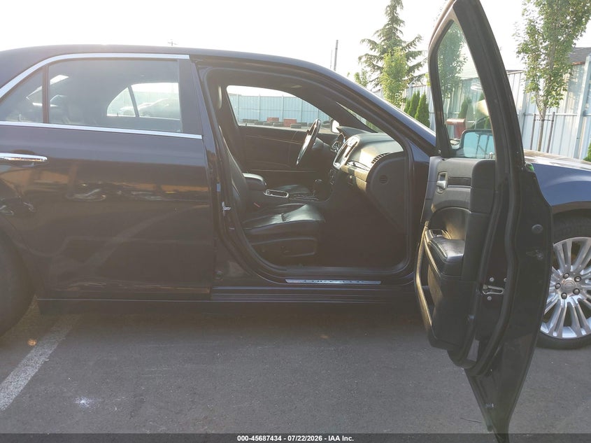 2011 CHRYSLER 300 auction photo 5
