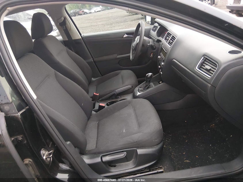 2011 VOLKSWAGEN JETTA auction photo 5