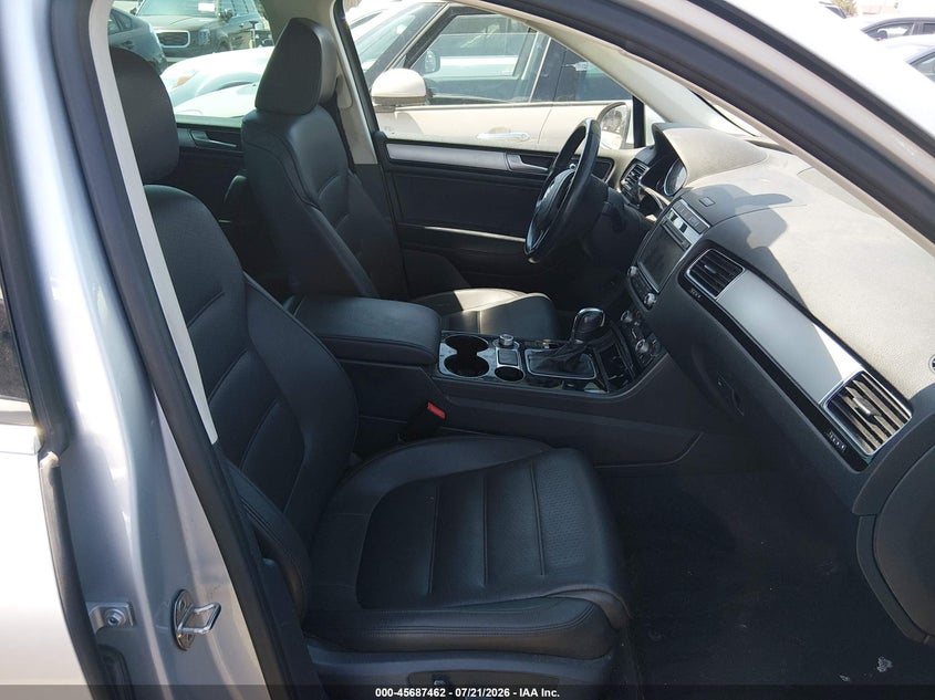 2015 VOLKSWAGEN TOUAREG auction photo 5