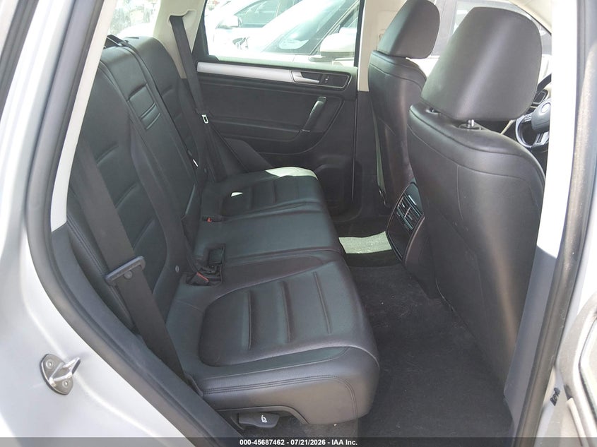2015 VOLKSWAGEN TOUAREG auction photo 8