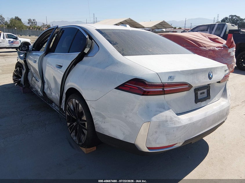 Vin: wby33fk0xrcp64100, lot: 46186095, bmw i5 edrive40 20243
