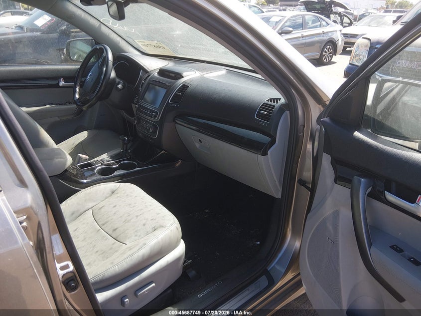 2014 KIA SORENTO auction photo 5