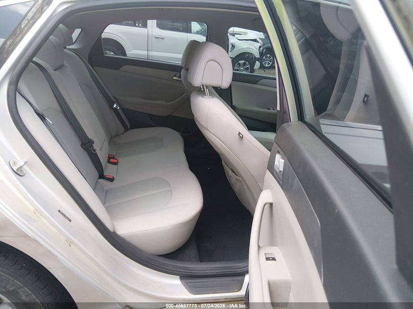 2017 HYUNDAI SONATA auction photo 8