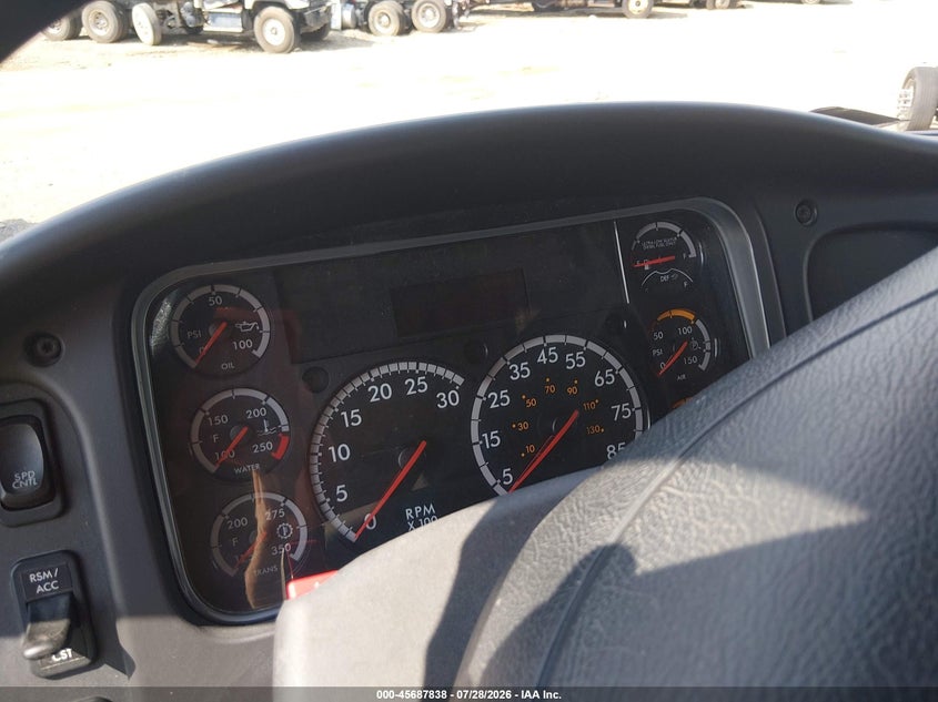 2021 FREIGHTLINER M2 106 auction photo 6