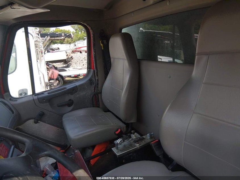 2021 FREIGHTLINER M2 106 auction photo 7