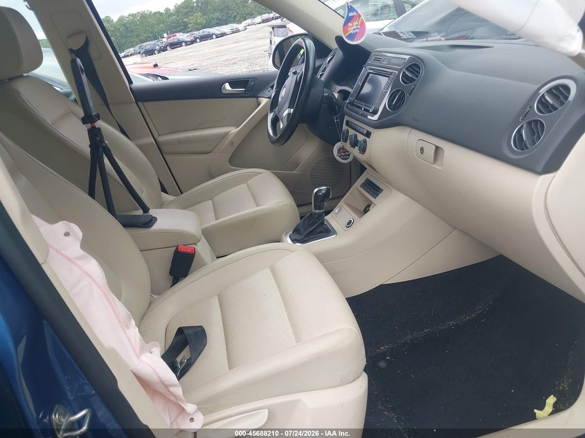 VOLKSWAGEN TIGUAN 2017 VIN WVGBV7AX5HW504336