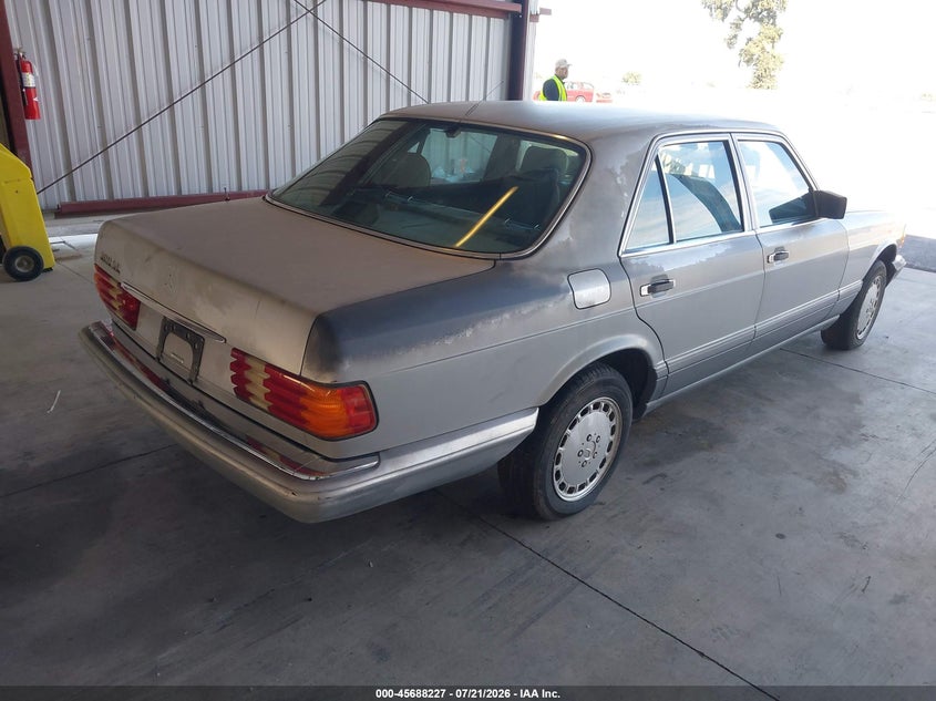 1991 MERCEDES-BENZ 300 auction photo 4
