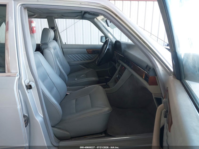 1991 MERCEDES-BENZ 300 auction photo 5