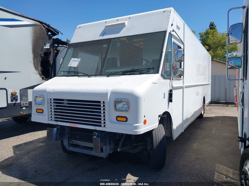 2013 FREIGHTLINER CHASSIS auction photo 2